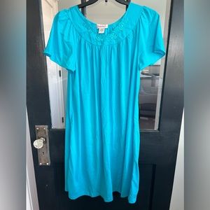 Shadowline night gown aqua blue like new large